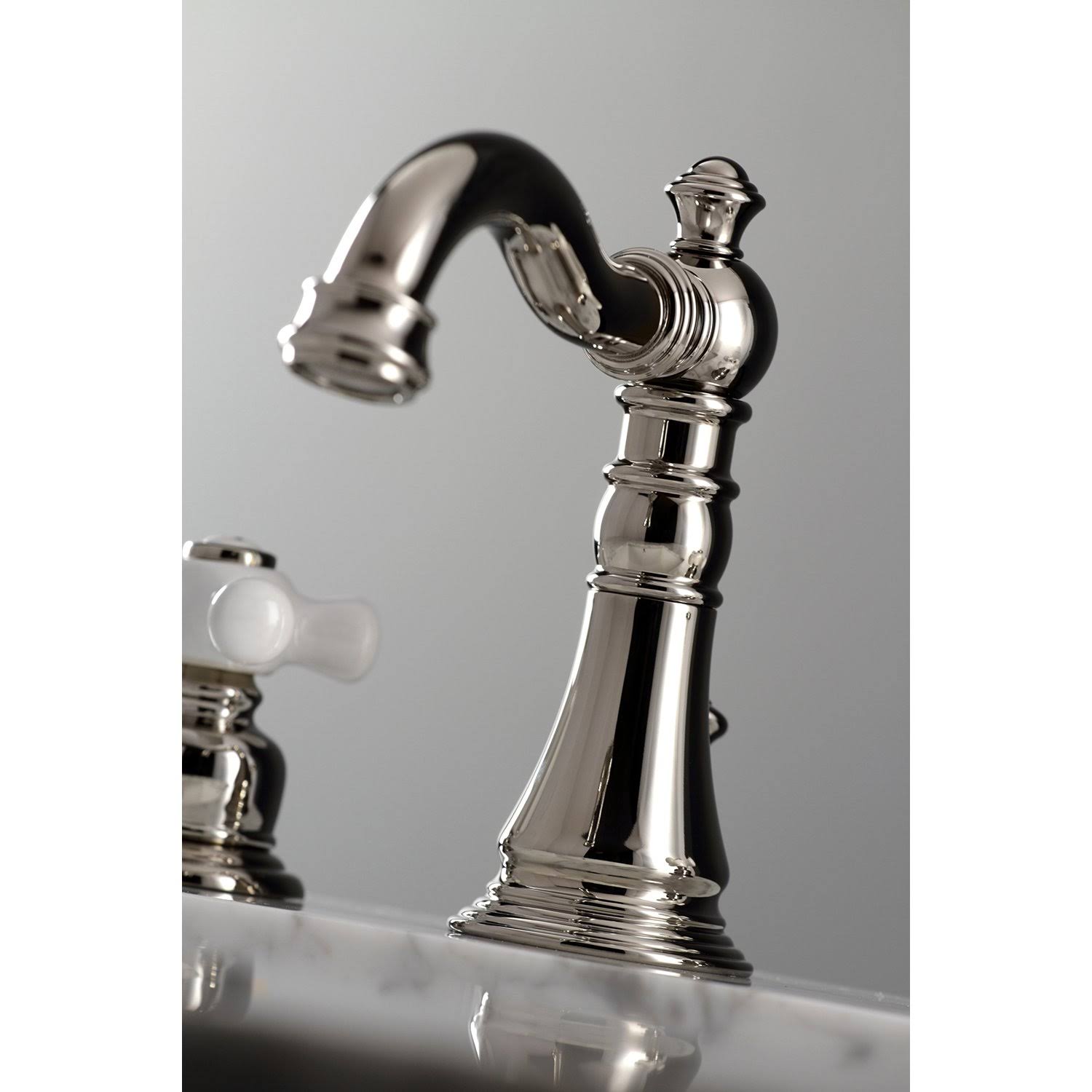 Polished Brass Widespread Bathroom Faucet M88123