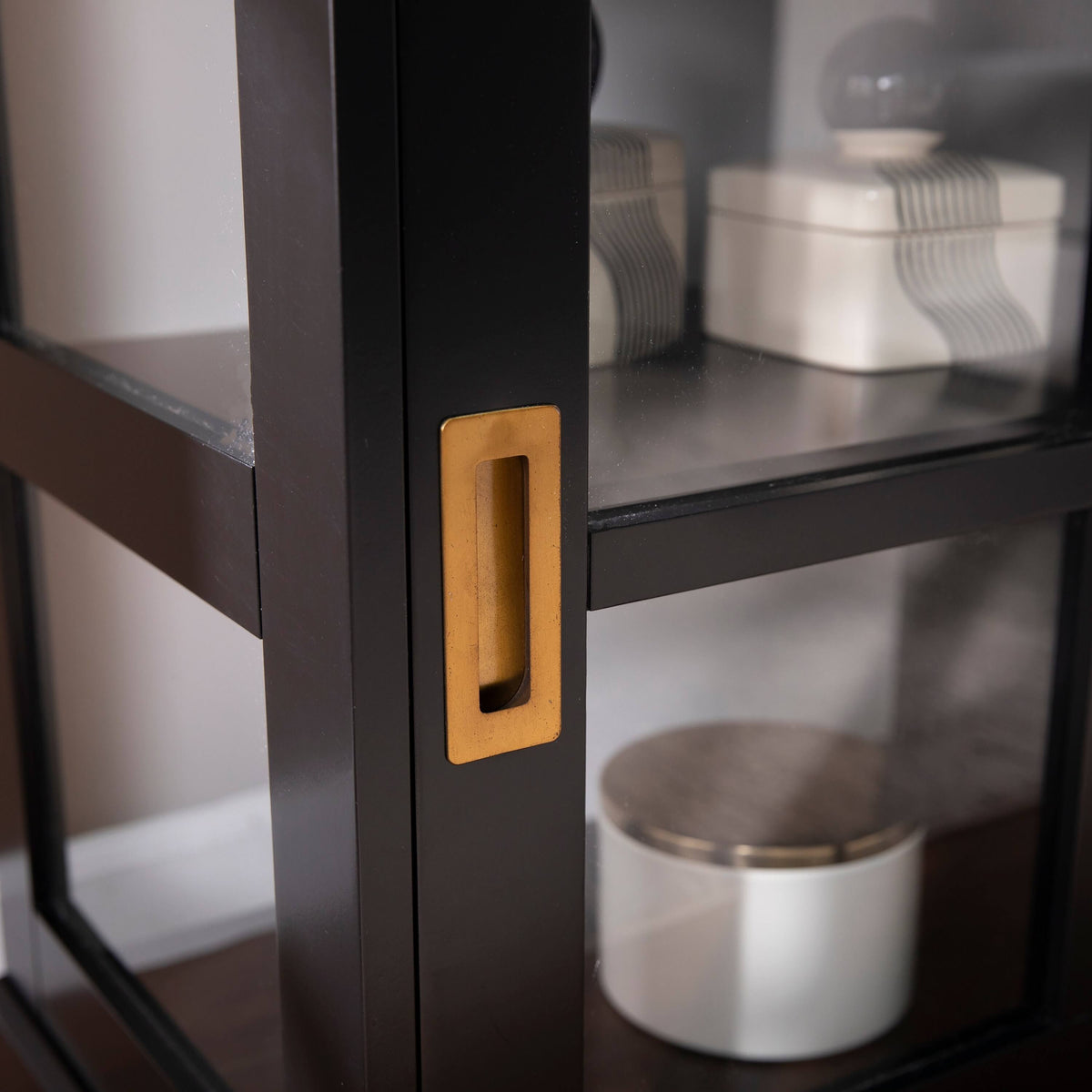 Black/White Curio Cabinet G33621