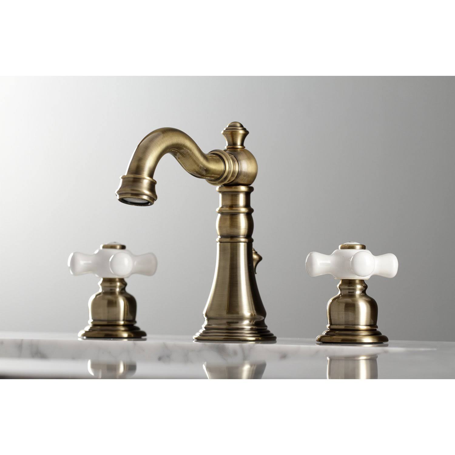 Polished Brass Widespread Bathroom Faucet M88123