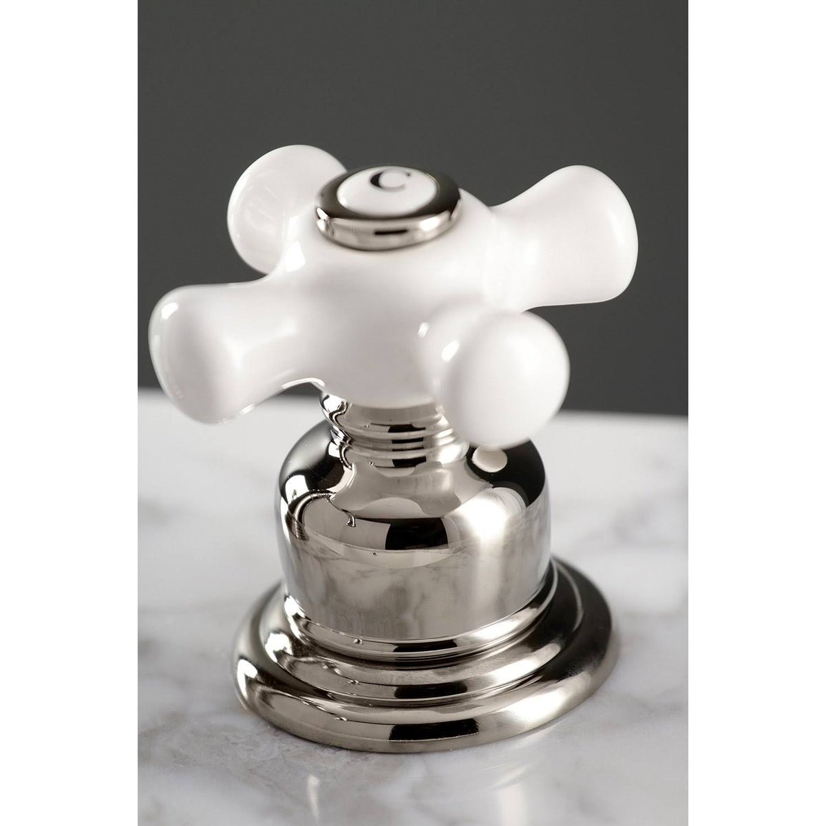 Polished Brass Widespread Bathroom Faucet M88123