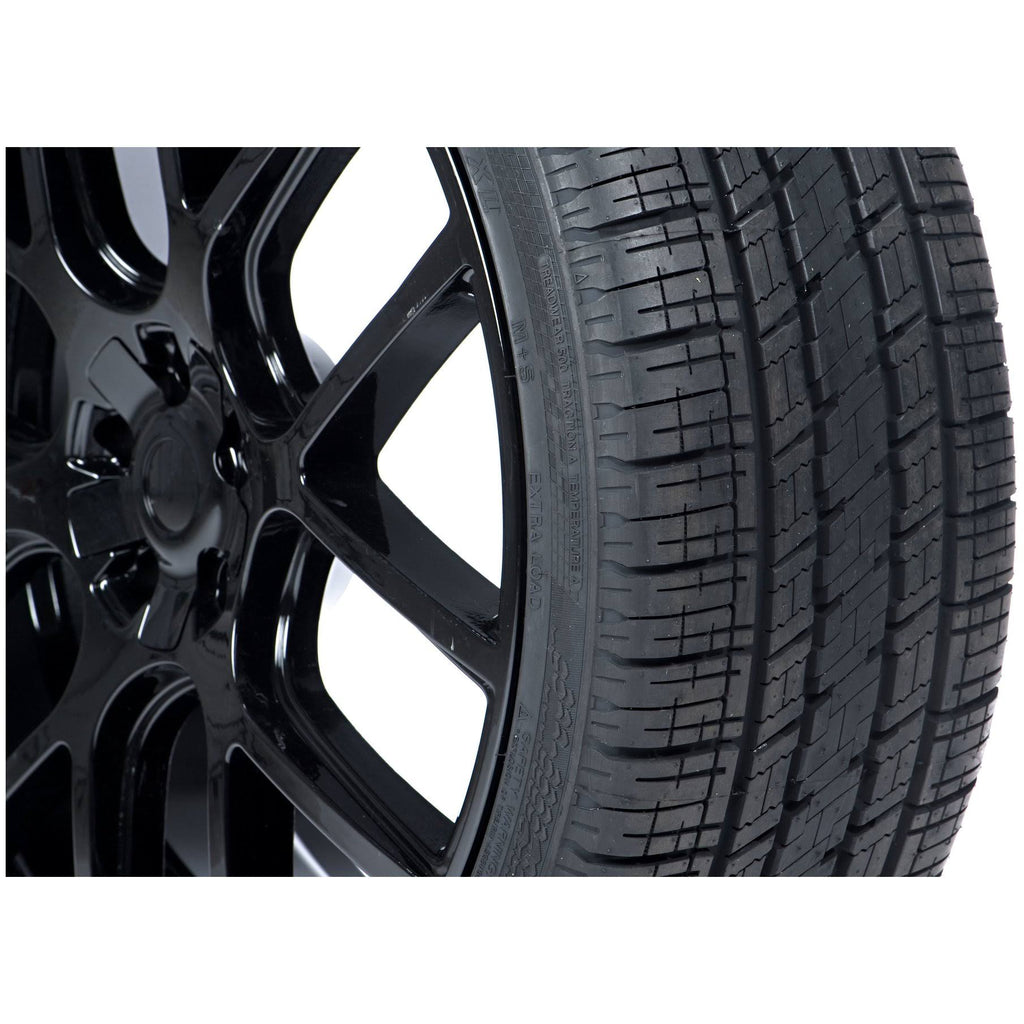 305/40R22 114V All Season Tire J526357