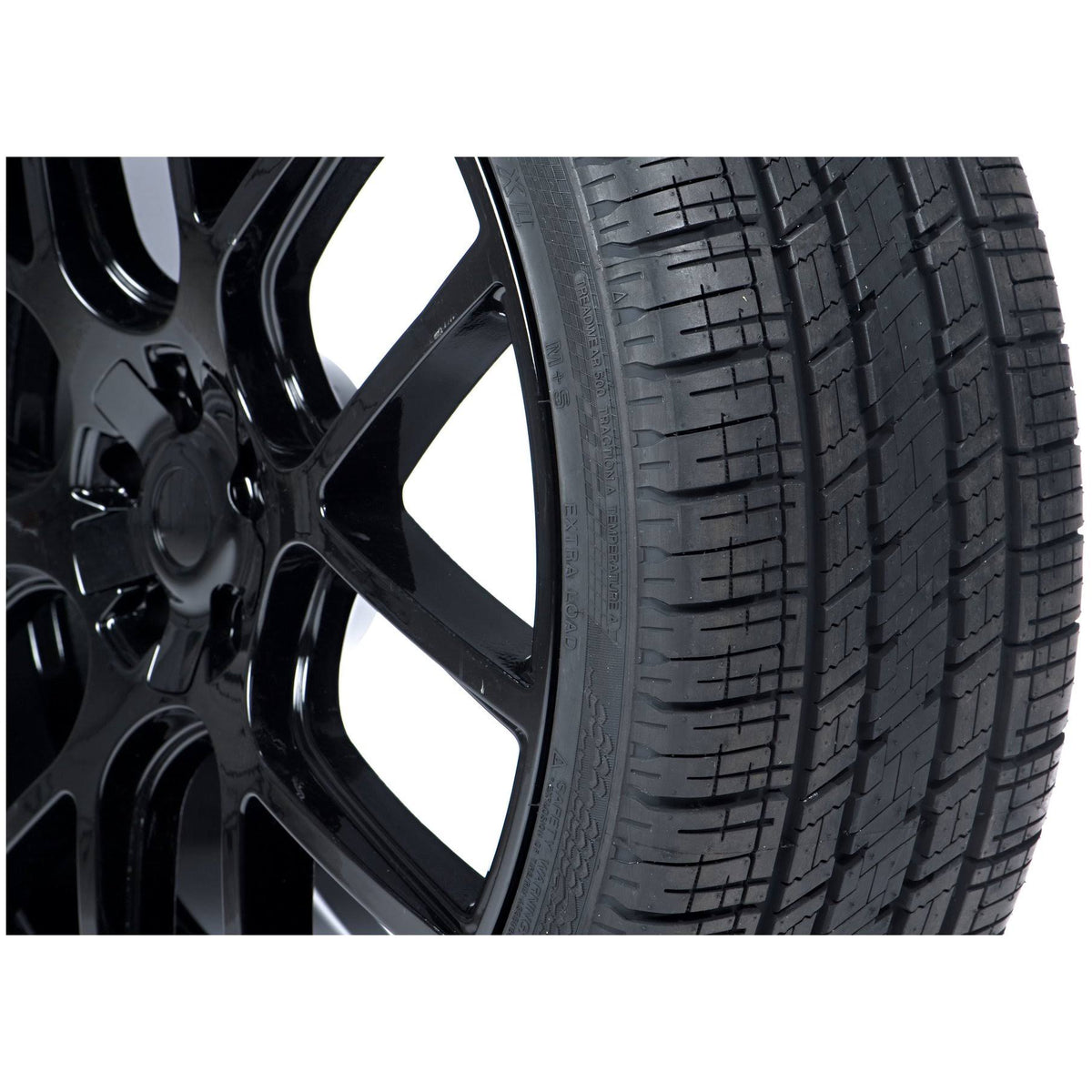 305/40R22 114V All Season Tire J526357