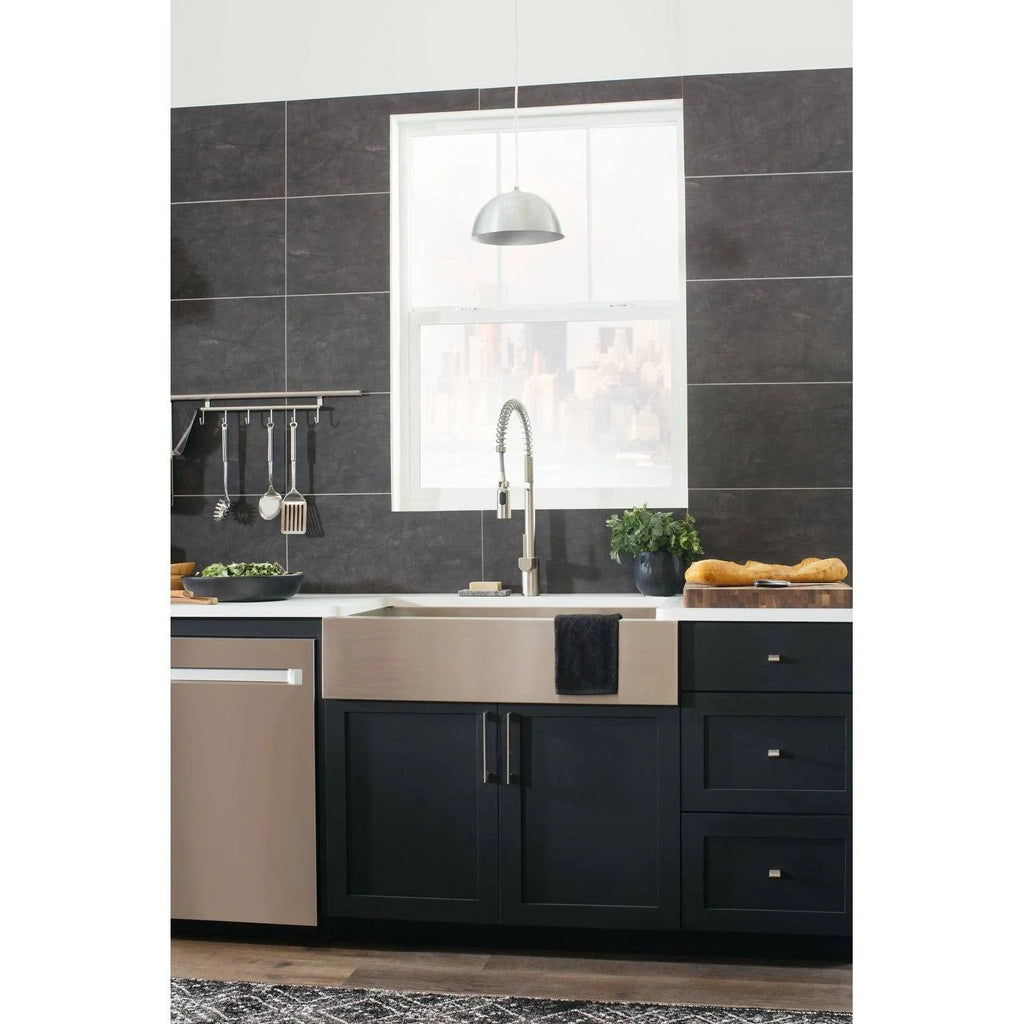 Black One-Handle Pulldown Kitchen Faucet T16554