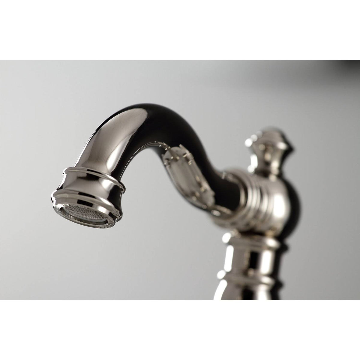 Polished Brass Widespread Bathroom Faucet M88123